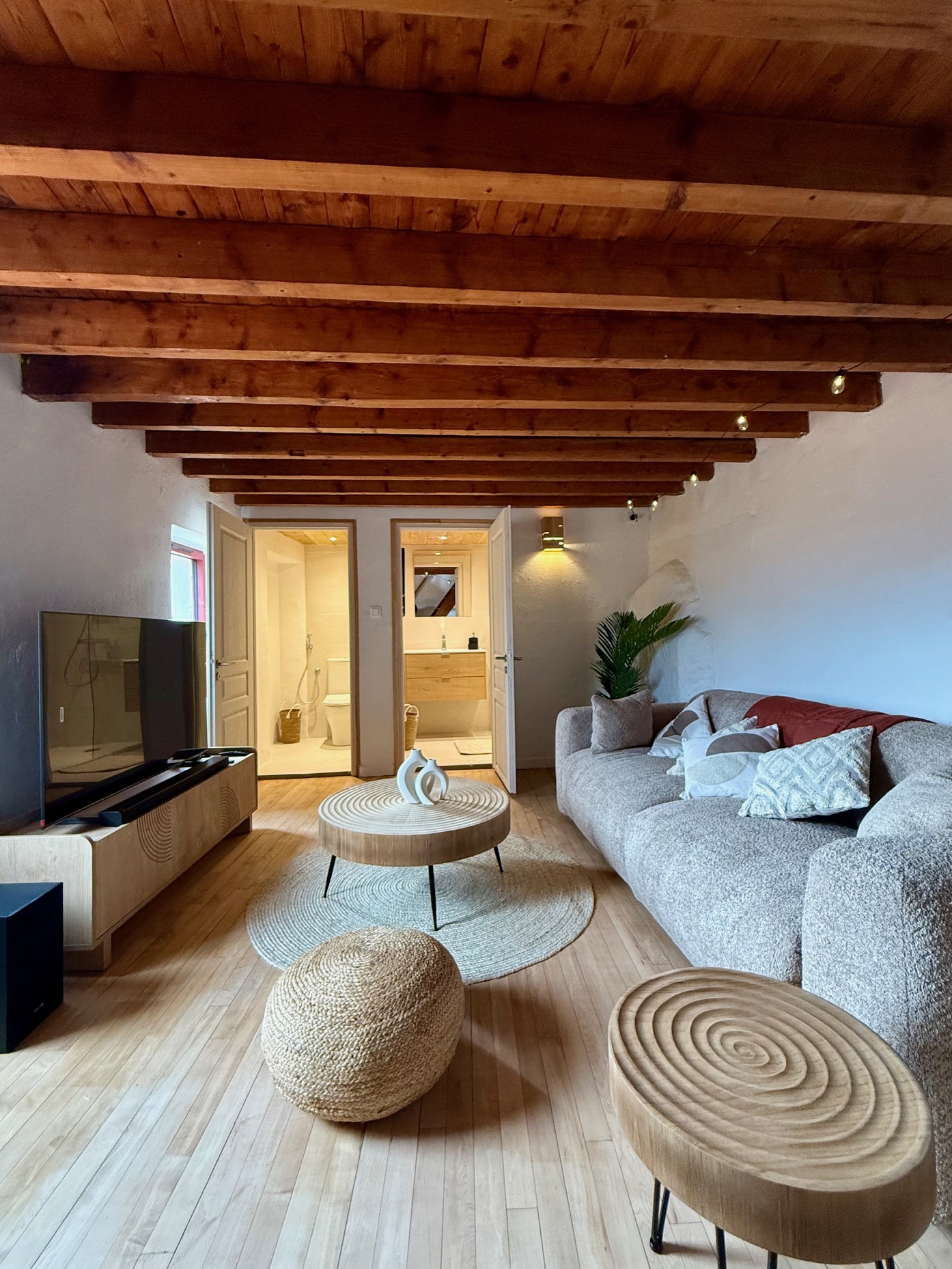 THE STONE HOUSE, Eus