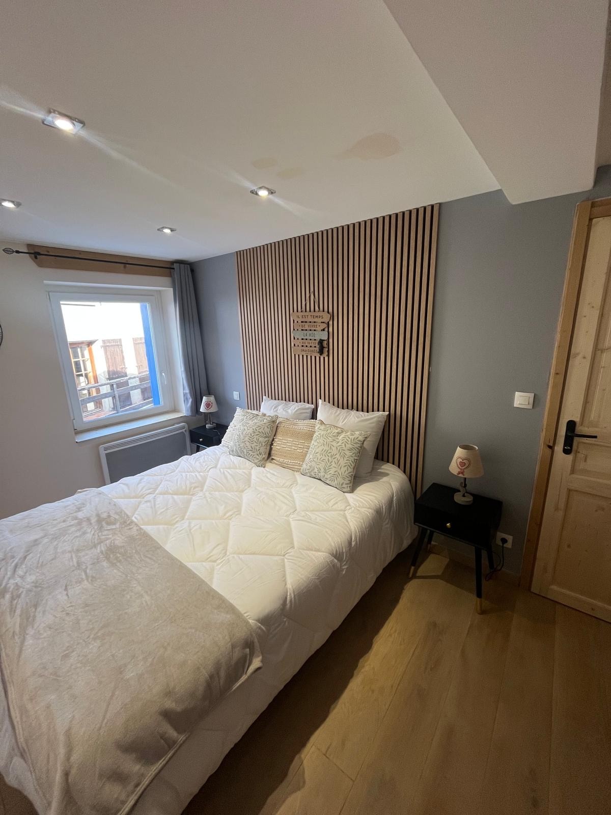 Les Angles - Village station