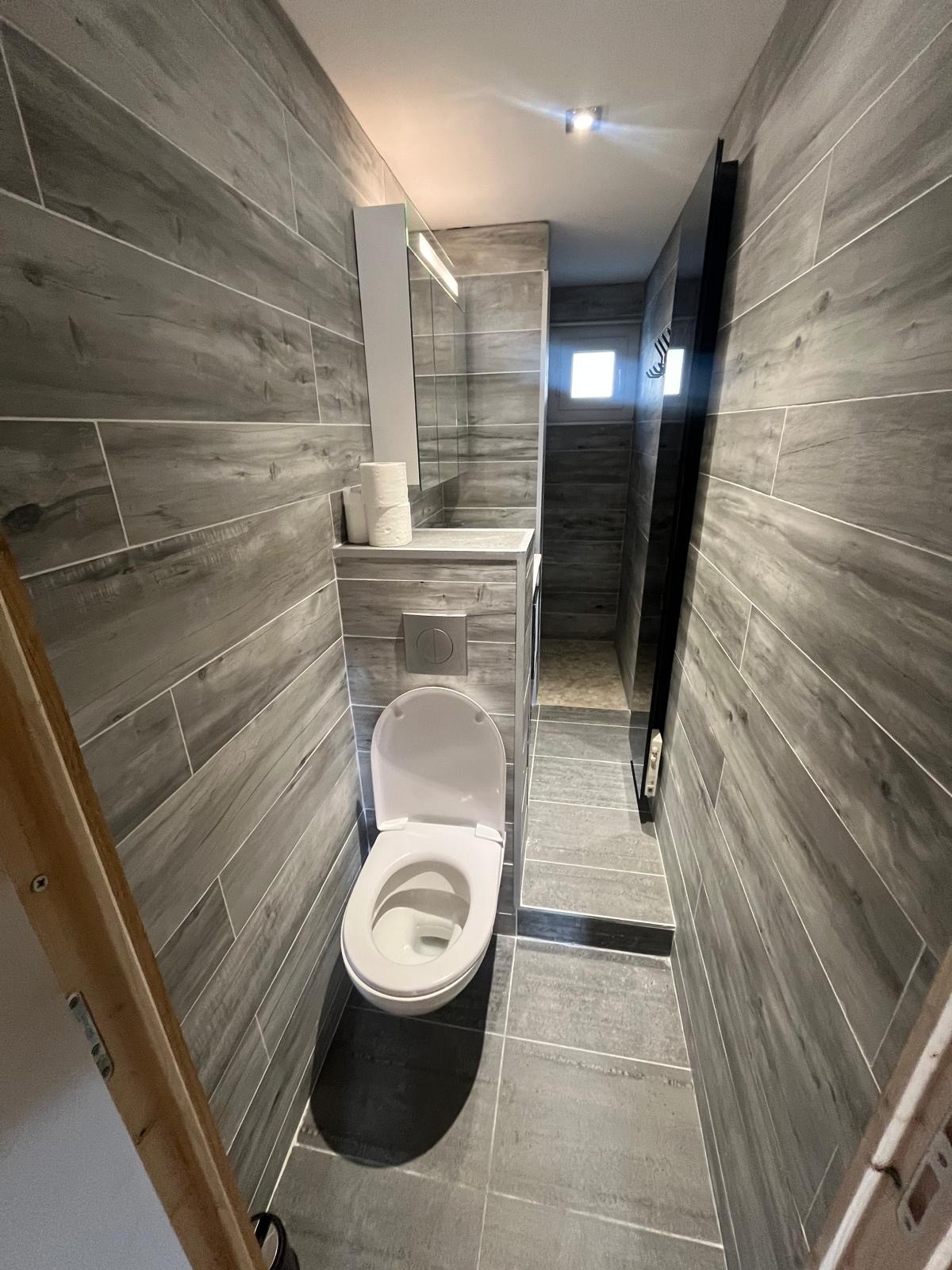 Les Angles - Village station