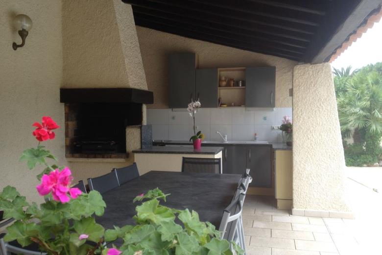 MUR Adèle exterieur barbecue 1