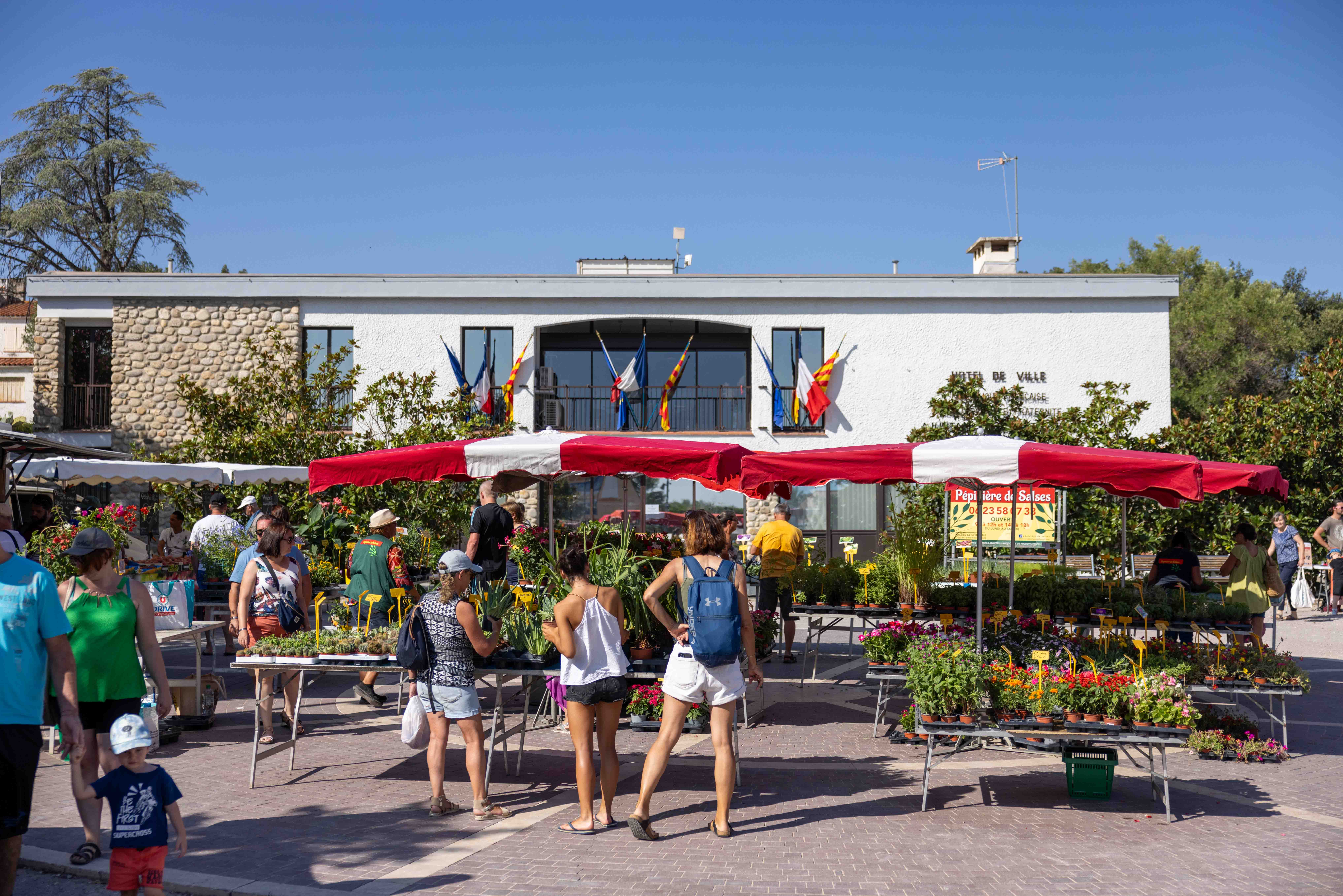 MARCHÉ TRADITIONNEL DU VILLAGE