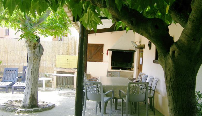 PHOTO 2  -  PATIO AVEC BBQ