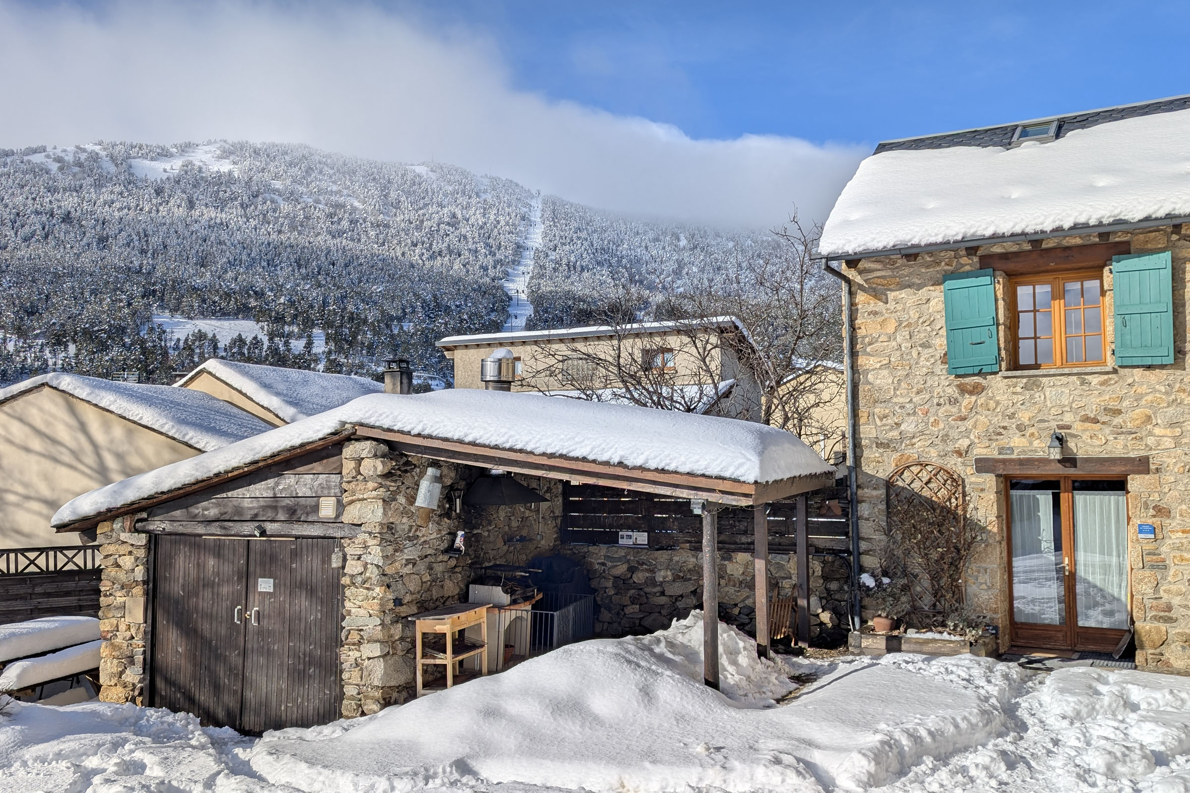 Les Angles - Village station
