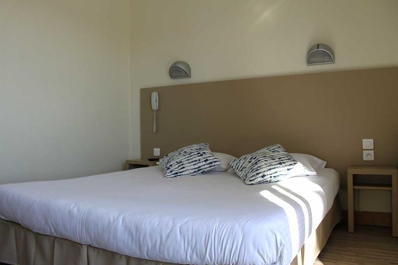 PORT-BARCARES-HOTEL-DE-LA-PLAGE-3-2