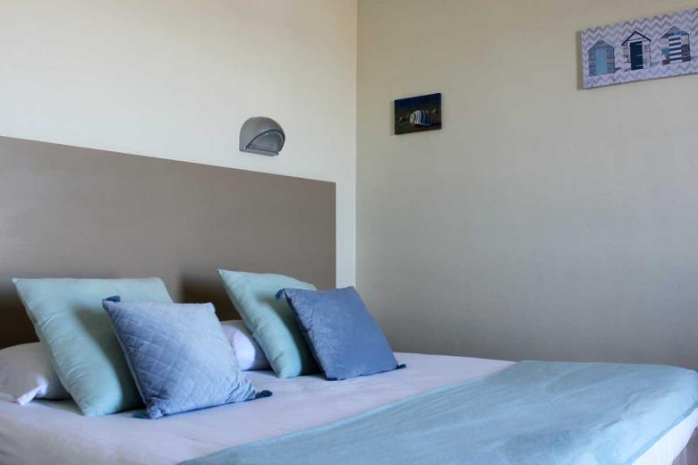 PORT-BARCARES-HOTEL-DE-LA-PLAGE-4