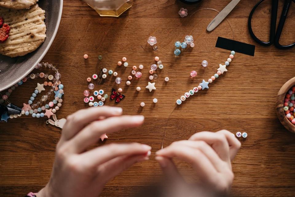 Atelier créatif - colliers perles de rocaille