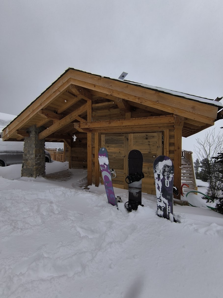 Les Angles - Village station