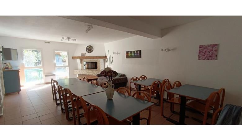 SALLE RESTAURATION - GITE BENJAMIN - PH BINTEIN