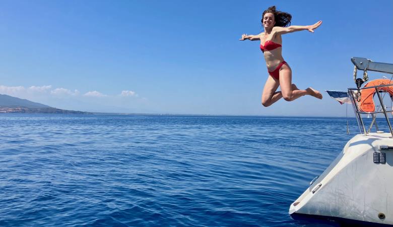 SAUT FILLE 2  maillot rouge jpeg
