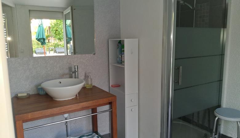 Salle de bain annexe lavabo, douche wc Salle de bain annexe lavabo, douche wc