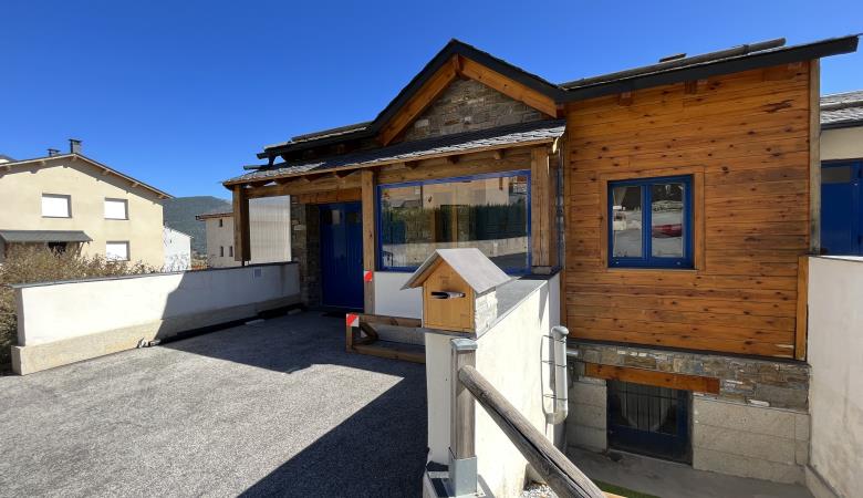 Vue chalet de devant Vue chalet de devant