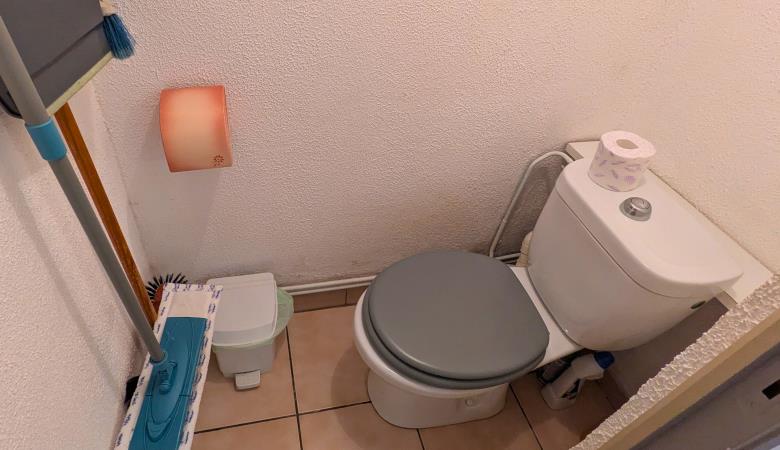WC WC