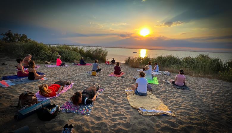 Beach Yoga soleilau coucher de soleil (4)