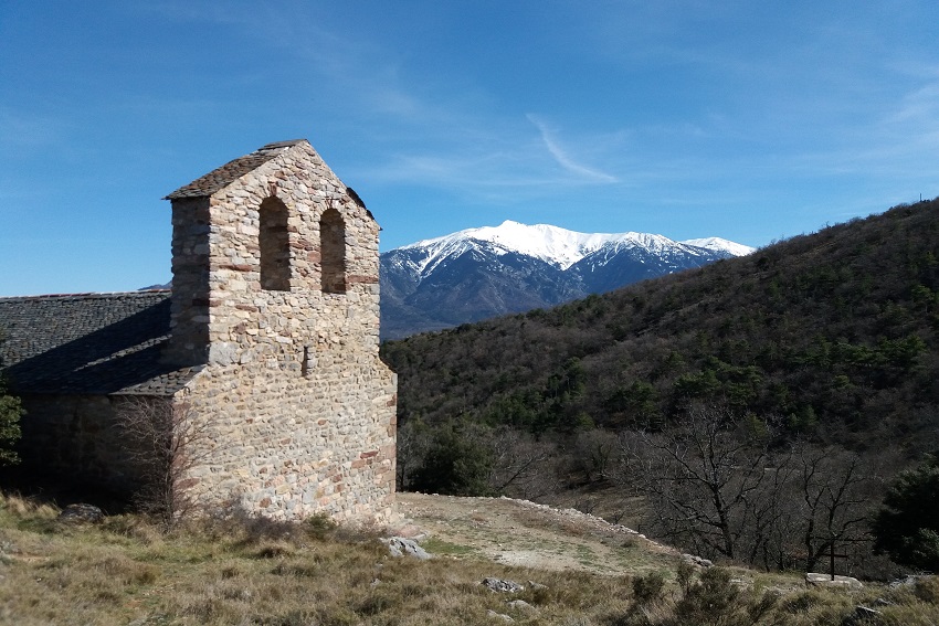 Vue sur le Canigó et la chapelle Sant Andreu de Bell Lloc_1-OTI Conflent Canigó