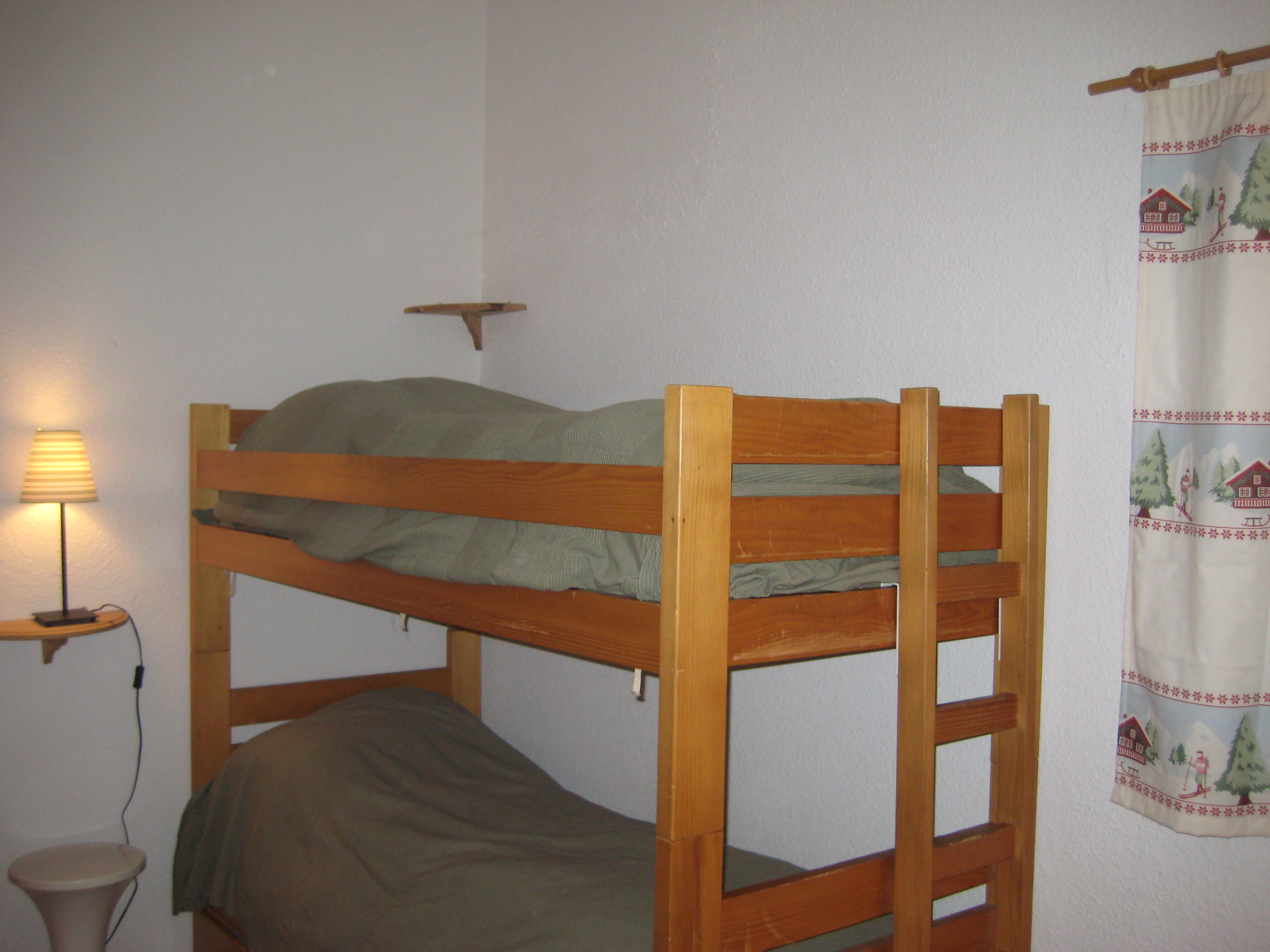 Les Angles - Village station