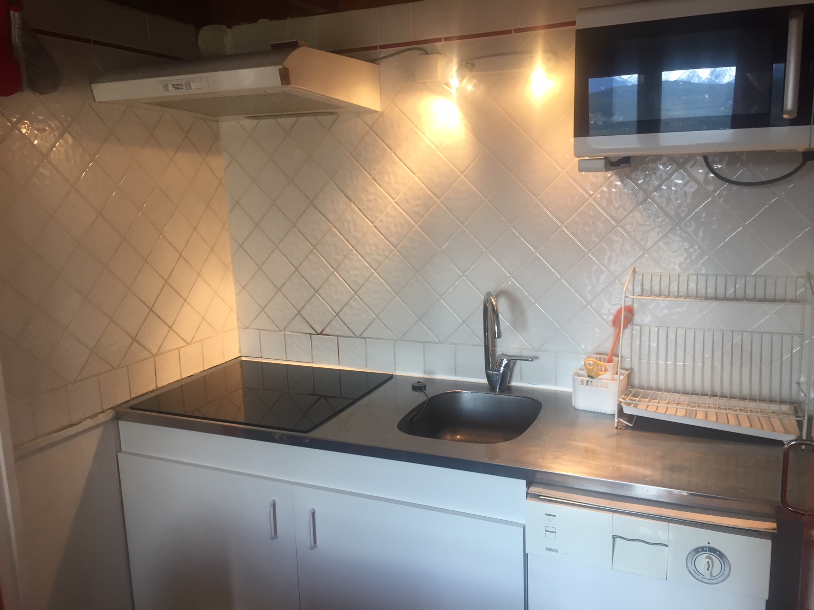 Les Angles - Village station