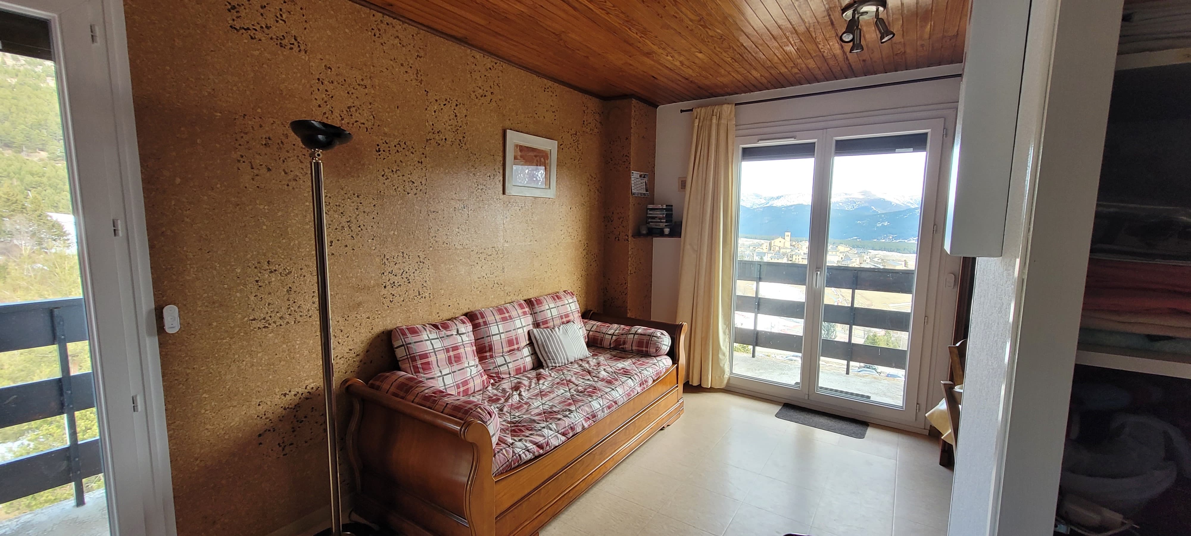 Les Angles - Village station