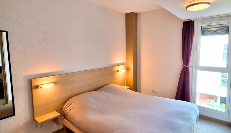 Chambre avec lit en 140 cm
