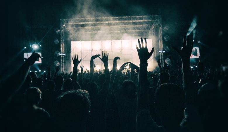 crowd-1056764_1280