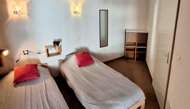 Chambre avec deux lits en 90 cm