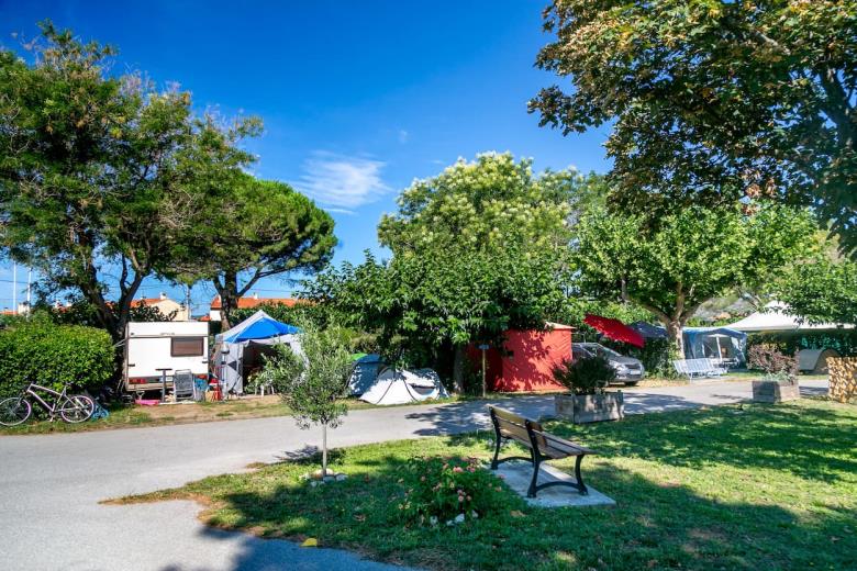 emplacement_camping_le_colomer_ille_sur_tet-web