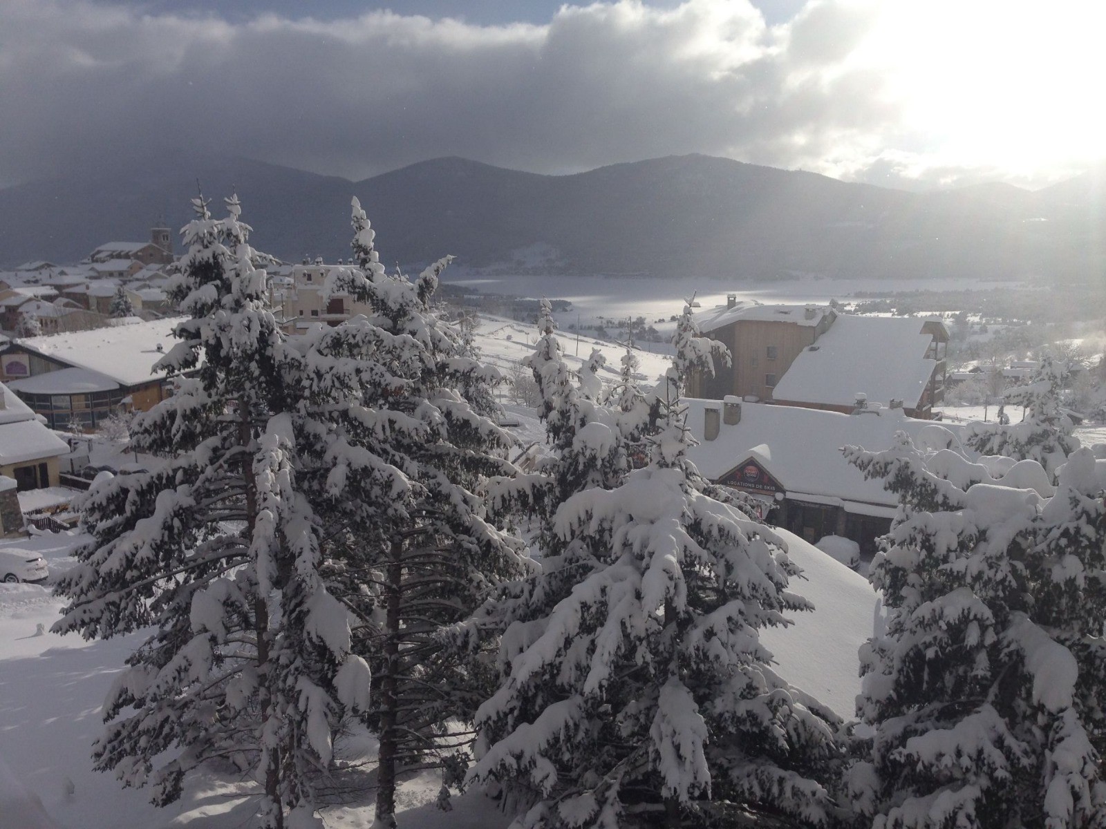 Les Angles - Village station