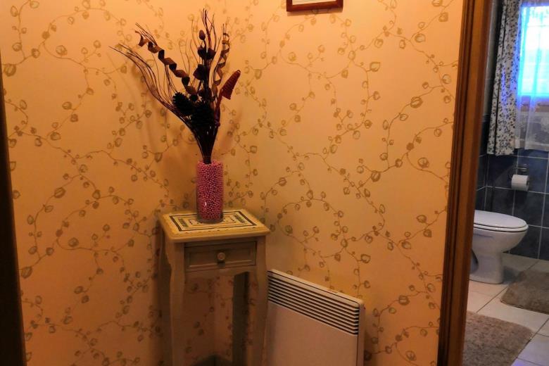 Palier étage vu de la chambre en face salle d'eau_33