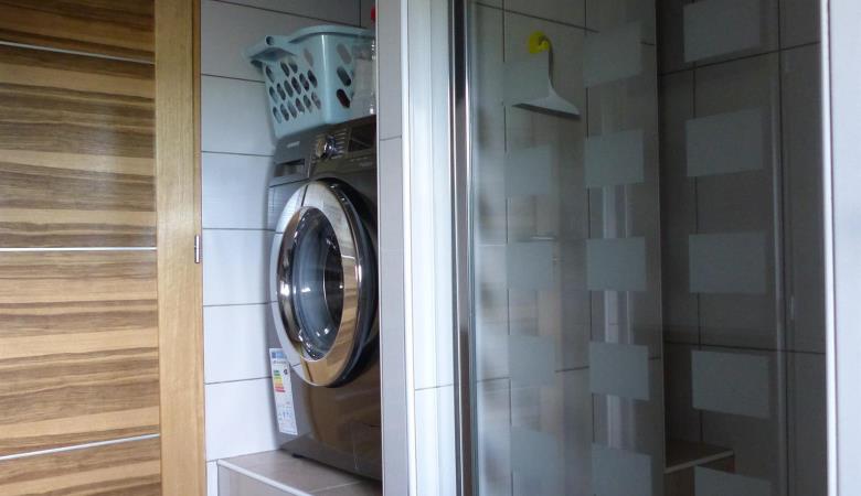 SALLE DE DOUCHE LAVE LINGE_15