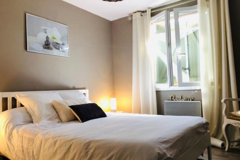 la chambre avec lit 140 cm_1
