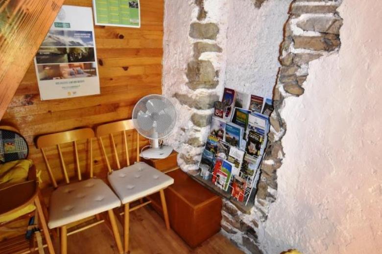 Présentoir avec infos touristiques_18