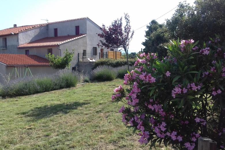 Gîte Amandier vue latérale du bâtiment_6