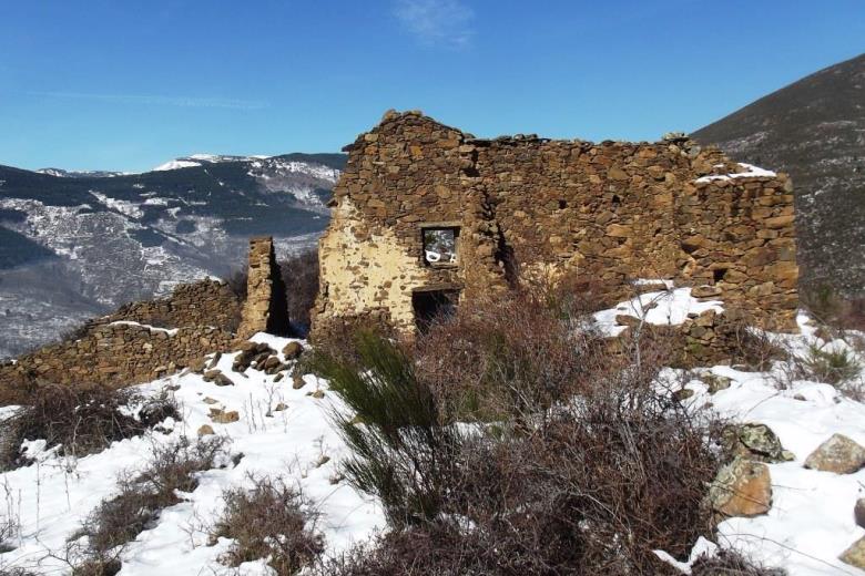 Ruines du hameau St. Jacques proche d' Urbanya_36