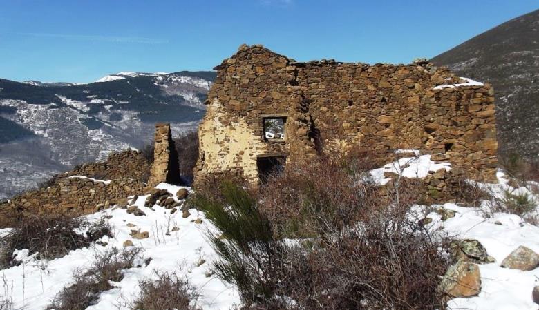 Ruines du hameau St. Jacques proche d' Urbanya_36
