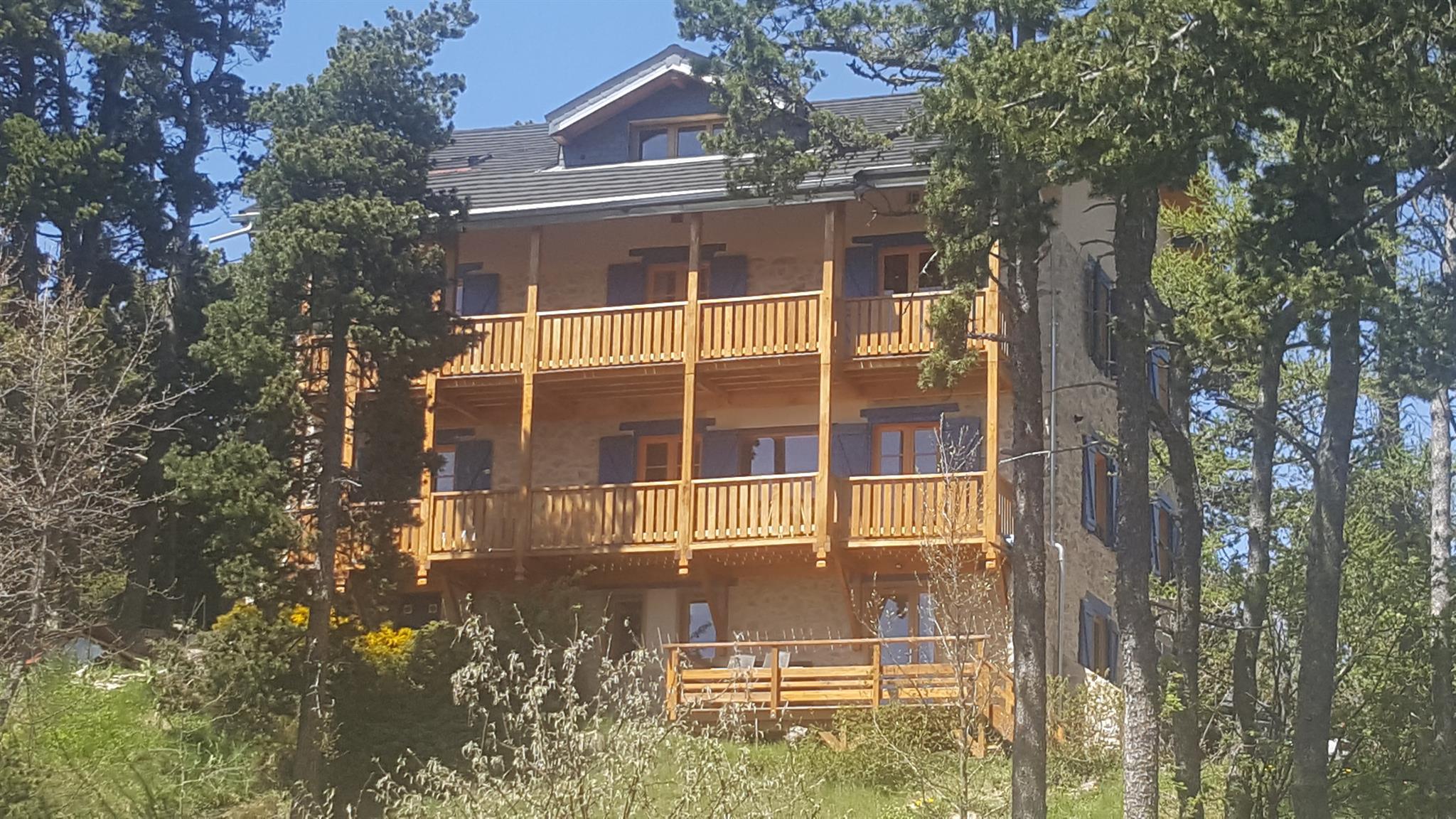 LE CHALET DE L’ÉCUREUIL BLEU