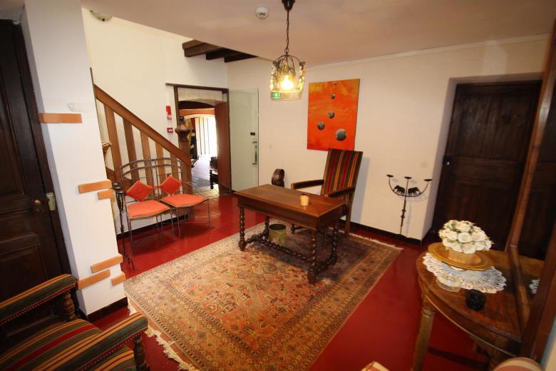 cage d'escalier et la porte d'accès au gîte_30