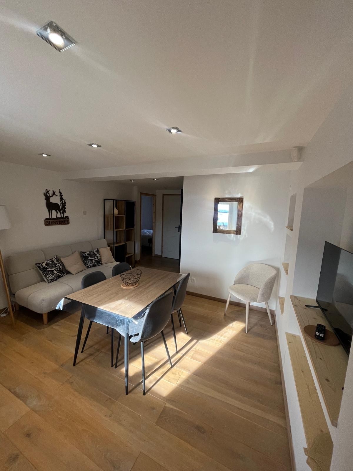 Les Angles - Village station