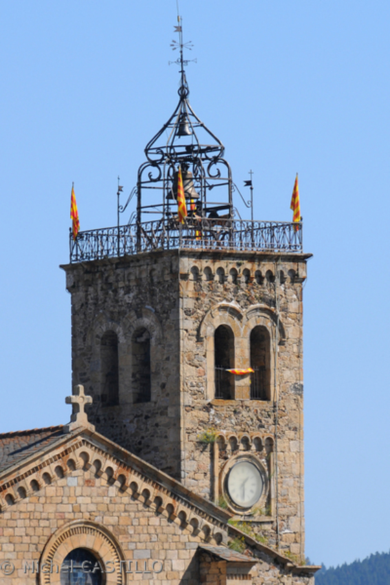 les_angles_clocher_eglise_automne