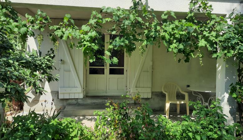 location entrée sous terrasse