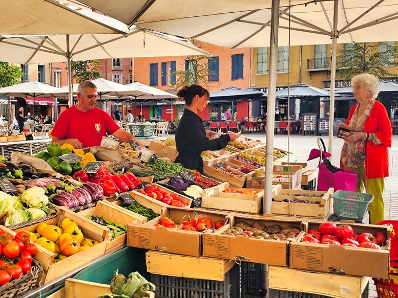 Marché place de la république & place des poilus