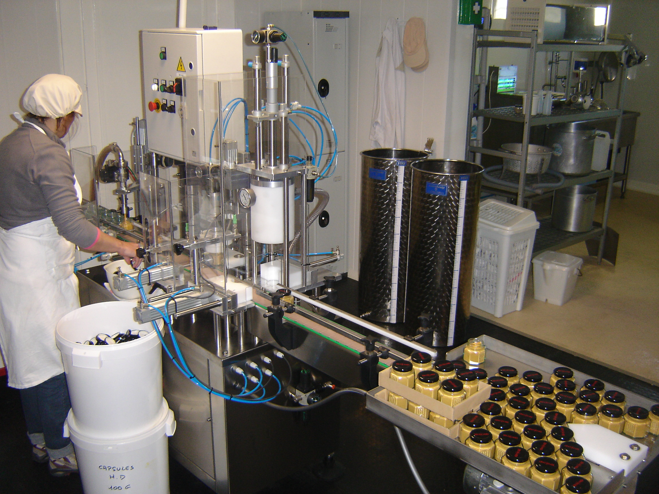 photo-ligne-de-conditionnement-©LA LEGENDE DE PYRENE