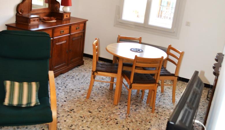 salon_cote_table_meuble_ille_sur_tet_le_plumier