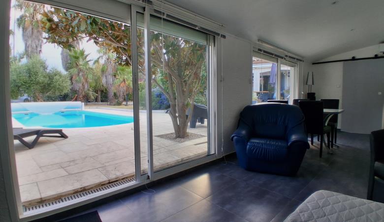 vue annexe depuis pièce principale vue annexe depuis pièce principale
